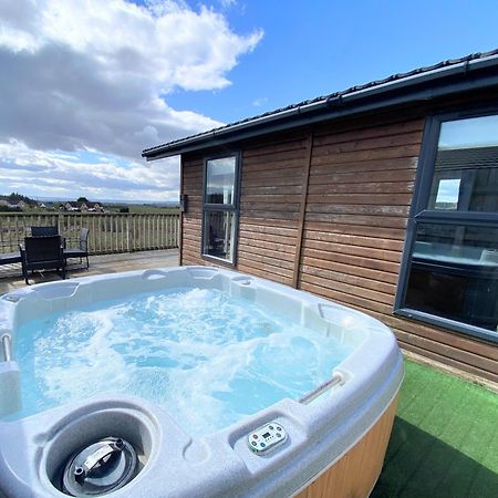 Villa Benarty 11 With Private Hot Tub - Fife - Loch Leven - Lomond Hills - Pet Friendly Kelty Esterno foto