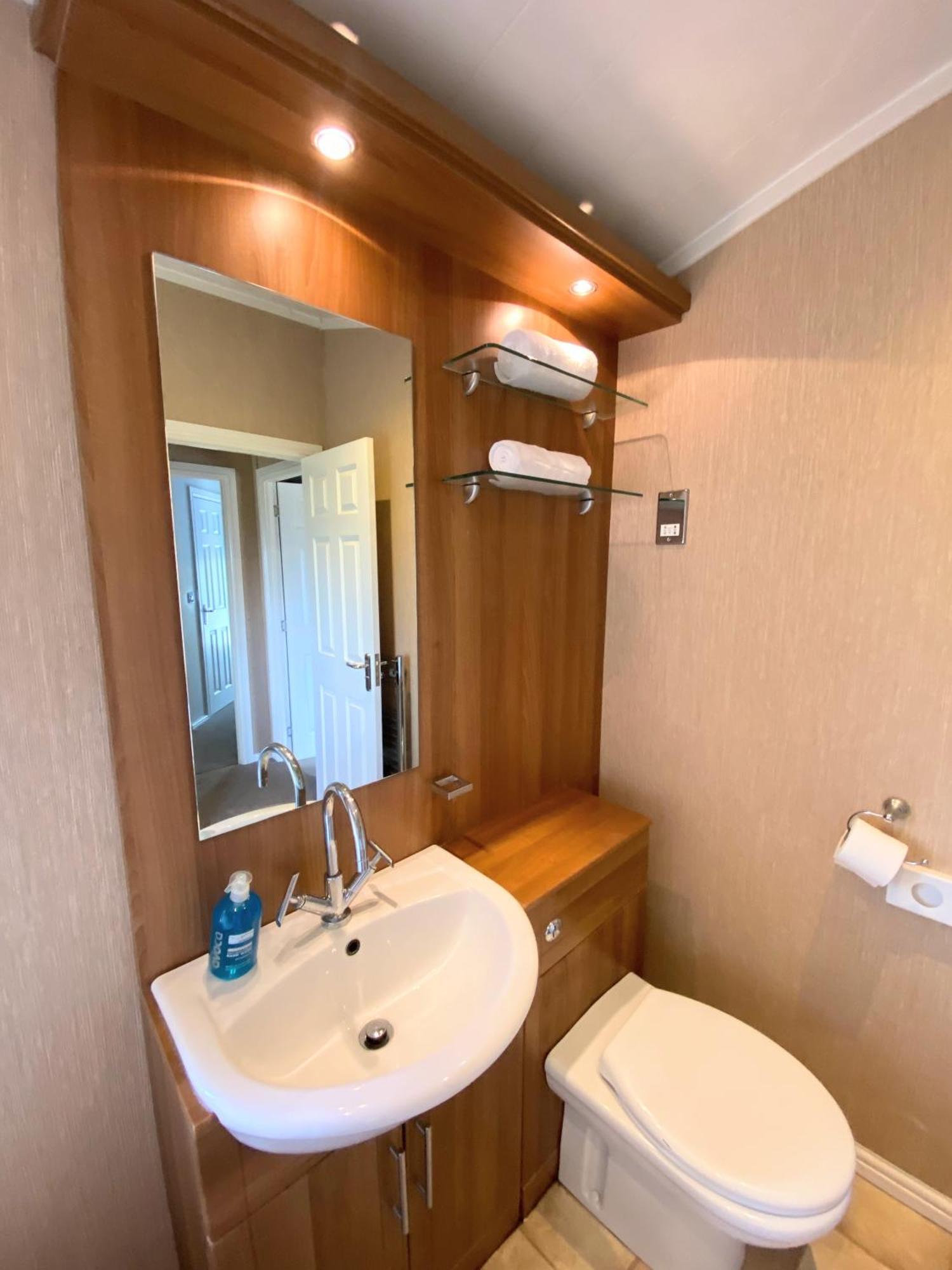 Villa Benarty 11 With Private Hot Tub - Fife - Loch Leven - Lomond Hills - Pet Friendly Kelty Esterno foto