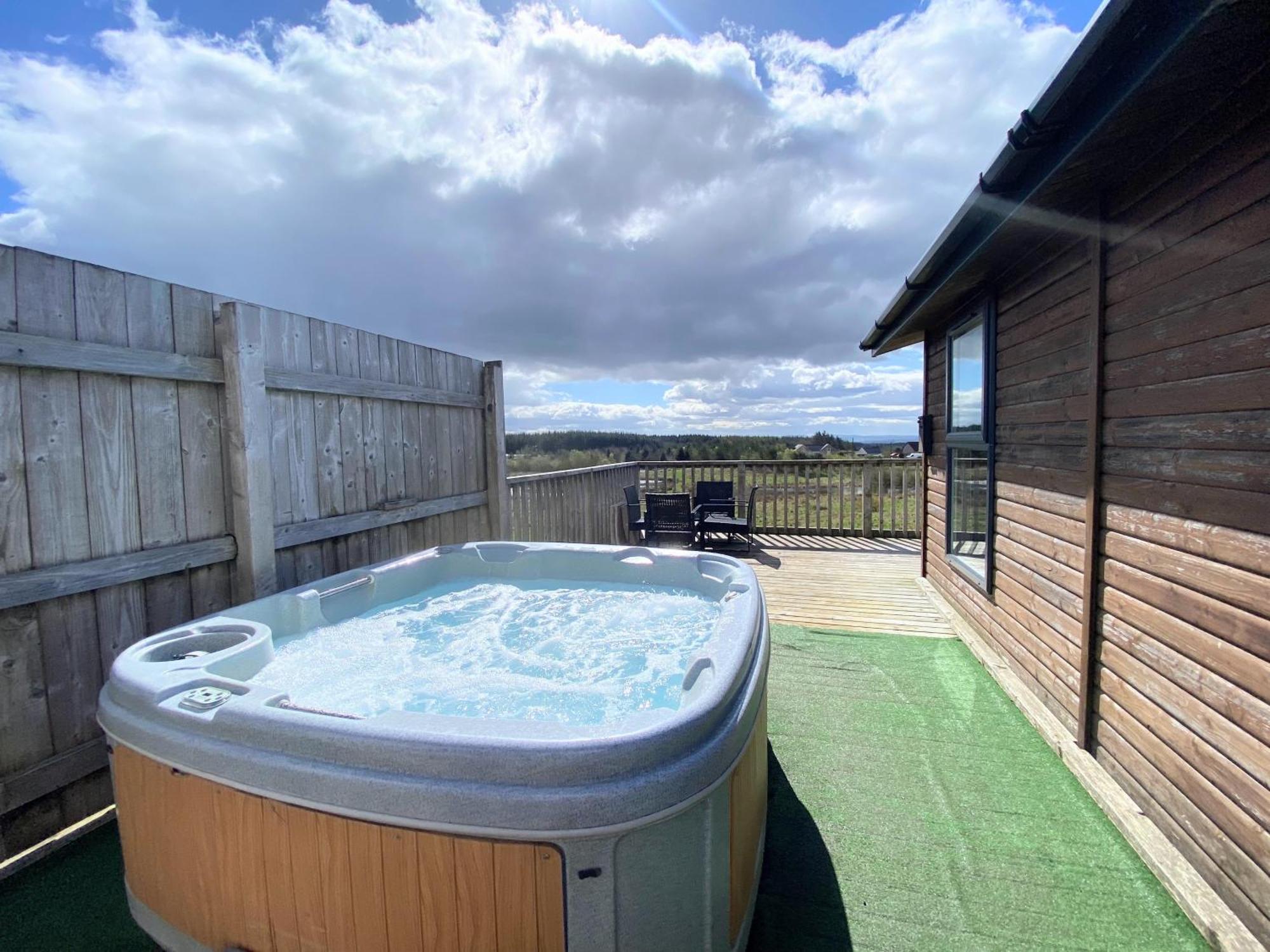 Villa Benarty 11 With Private Hot Tub - Fife - Loch Leven - Lomond Hills - Pet Friendly Kelty Esterno foto
