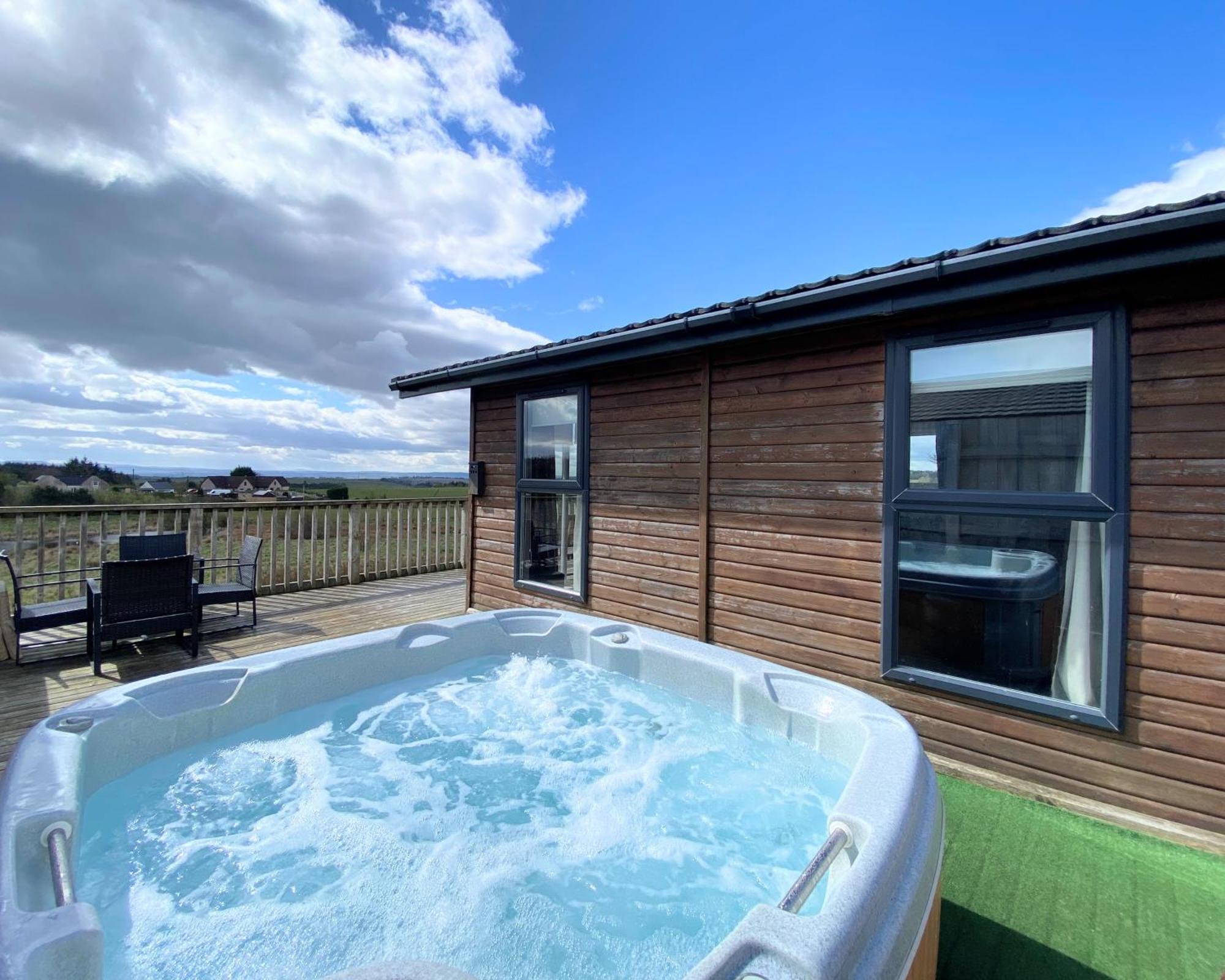 Villa Benarty 11 With Private Hot Tub - Fife - Loch Leven - Lomond Hills - Pet Friendly Kelty Esterno foto