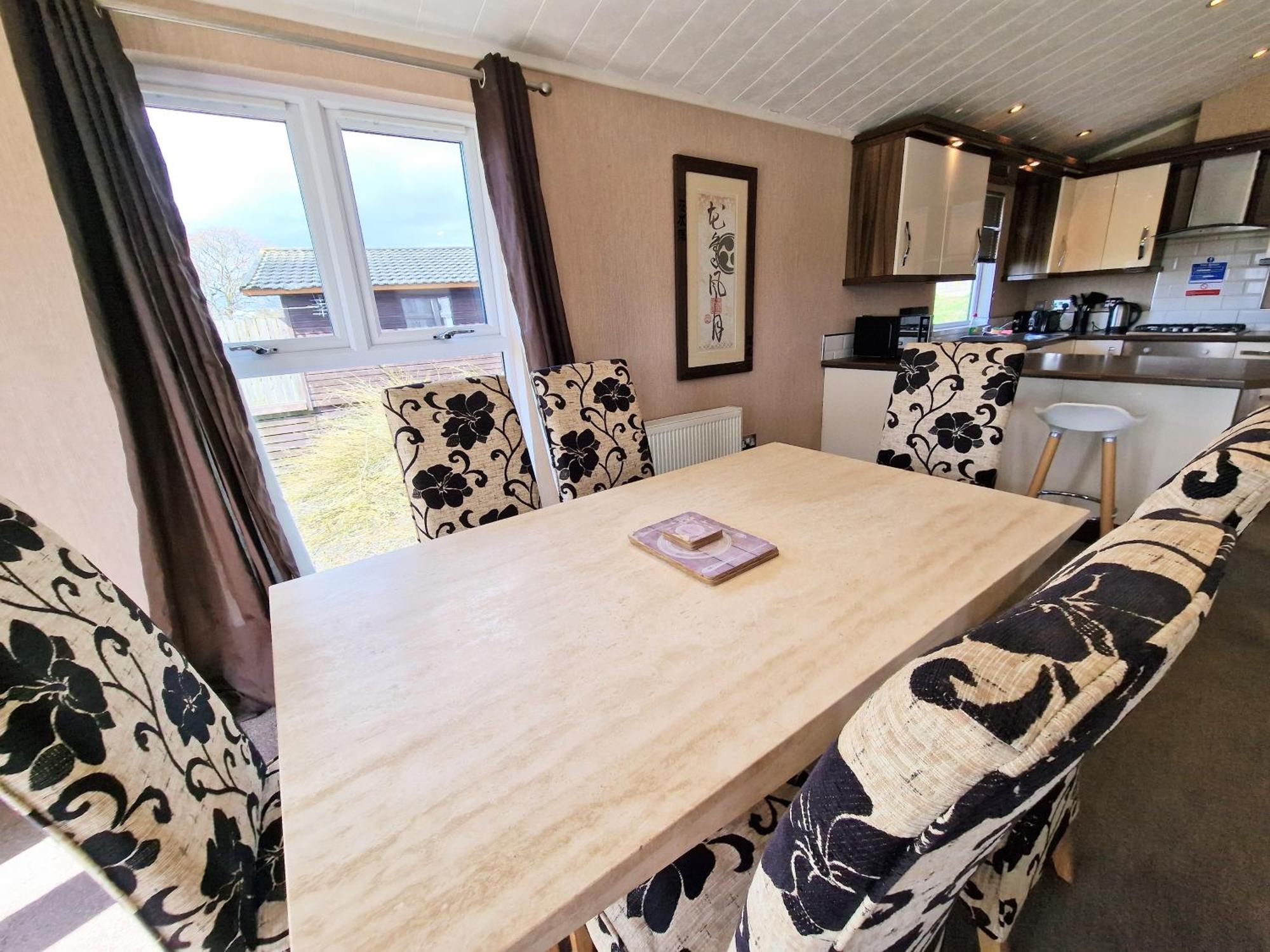 Villa Benarty 11 With Private Hot Tub - Fife - Loch Leven - Lomond Hills - Pet Friendly Kelty Esterno foto