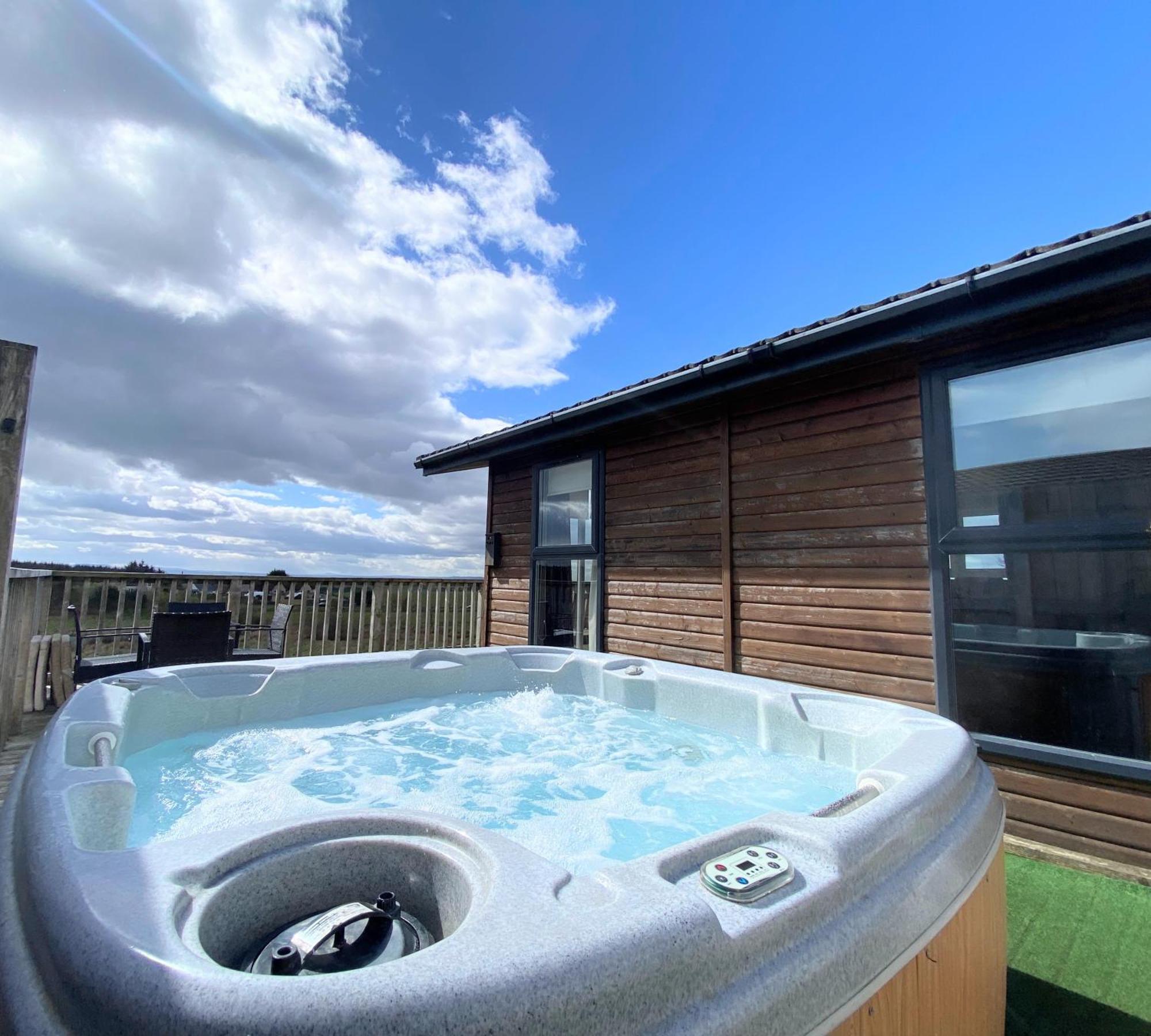 Villa Benarty 11 With Private Hot Tub - Fife - Loch Leven - Lomond Hills - Pet Friendly Kelty Esterno foto